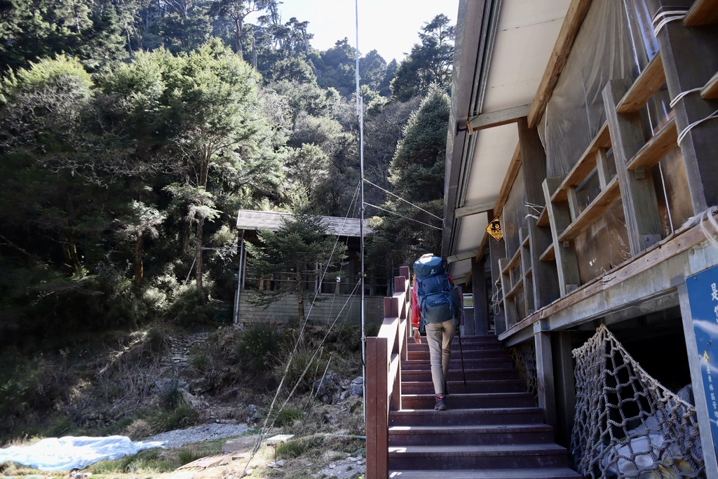 丁小羽來開箱嘉明湖國家步道上的五星級山屋「向陽山屋」