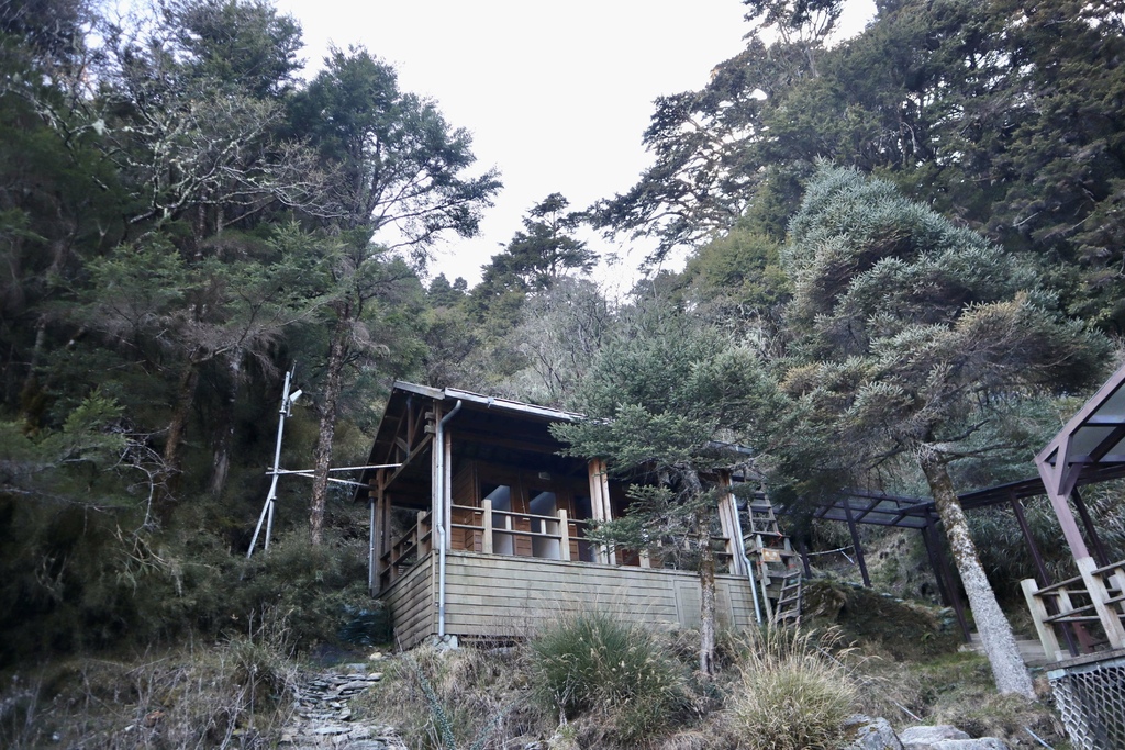 丁小羽來開箱嘉明湖國家步道上的五星級山屋「向陽山屋」