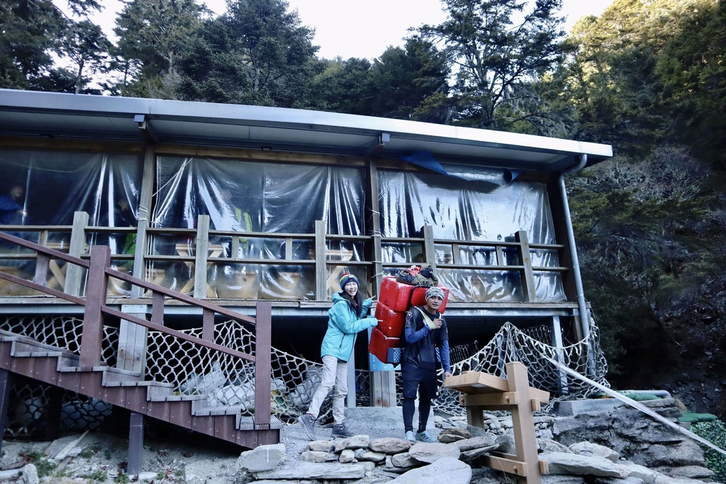 丁小羽來開箱嘉明湖國家步道上的五星級山屋「向陽山屋」 丁小羽來開箱嘉明湖國家步道上的五星級山屋「向陽山屋」