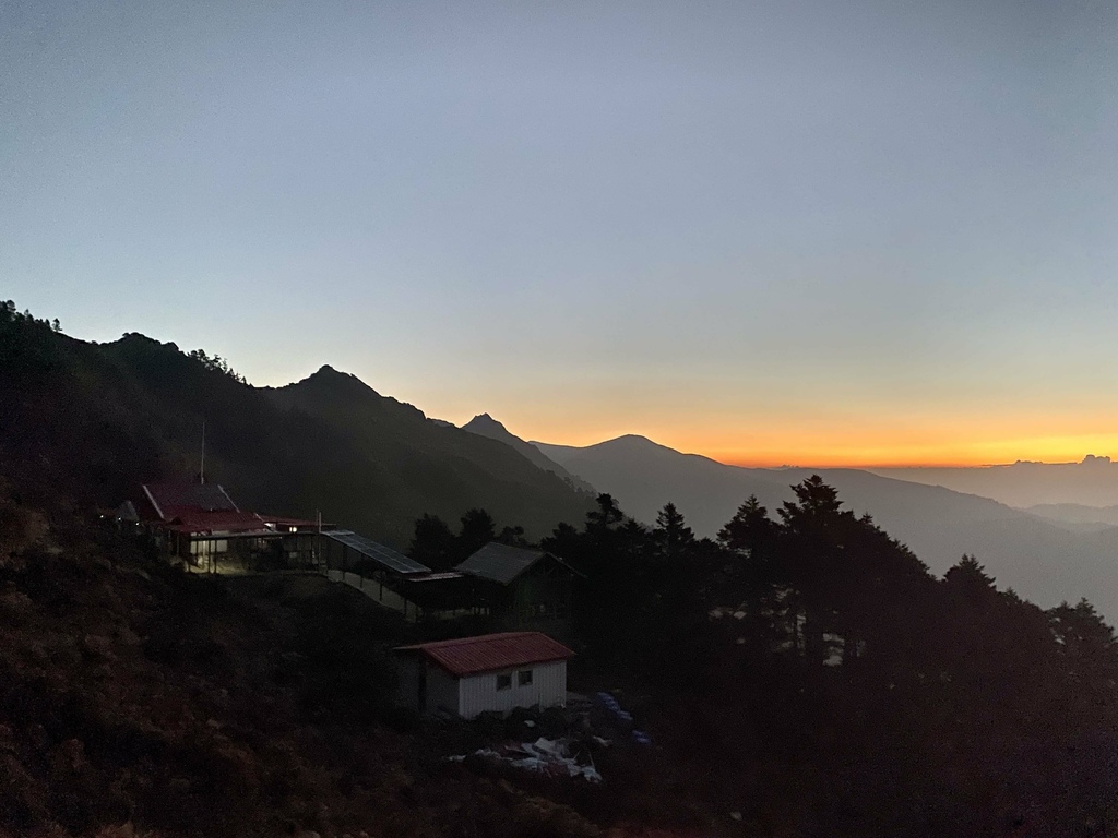 開箱嘉明湖國家步道上最後的避難山屋「嘉明湖山屋」