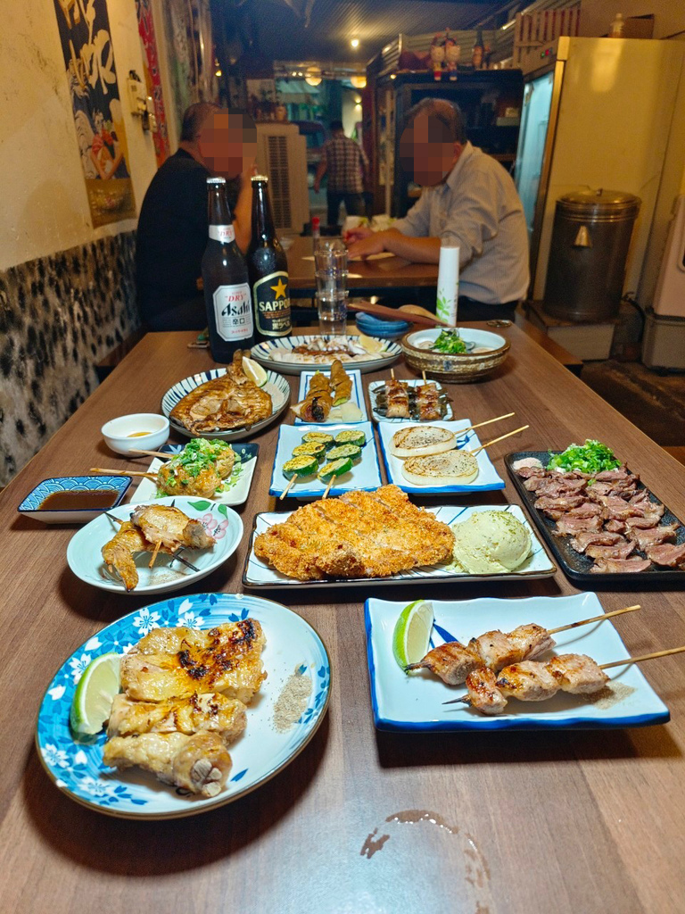 台南燒烤居酒屋推薦【おかんと大眾酒場】大口吃串燒、暢飲小酒│