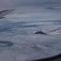 090928 從飛機上看的富士山(吧?)