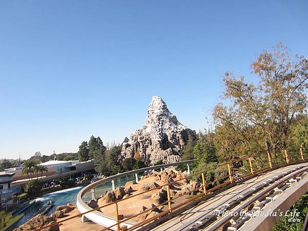 Matterhorn Bobsleds-4