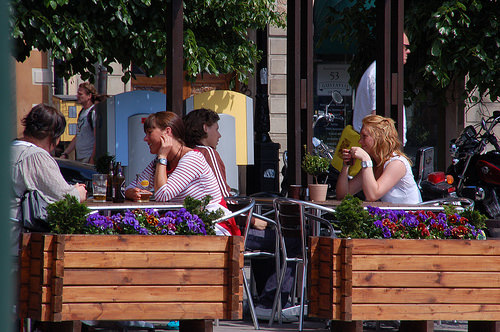 women in cafe