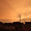 傍晚出現的橘色雲彩