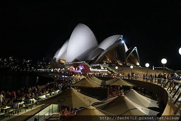 【澳洲Day8】夜遊雪梨～搭渡輪過雪梨大橋下，歌劇院與大橋同