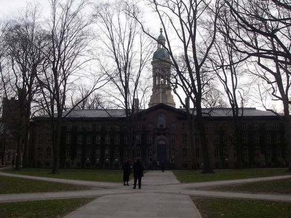 一進Princeton University大門就有的建築