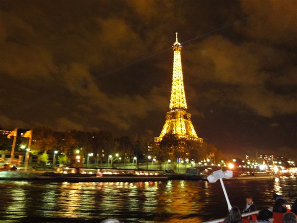 河上看巴黎鐵塔