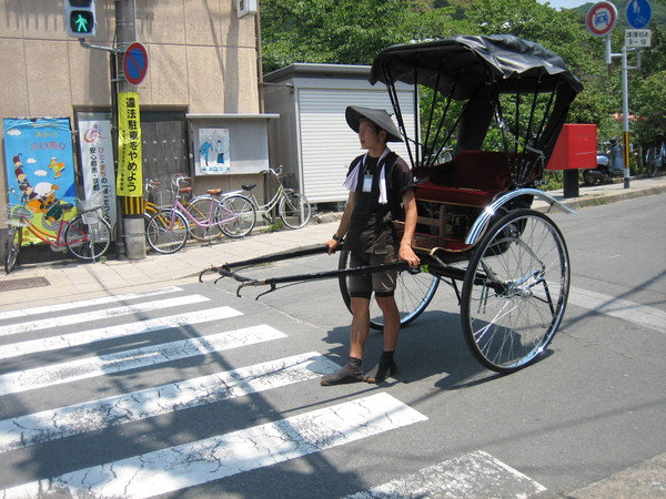 在上銀閣寺坡道上的車伕