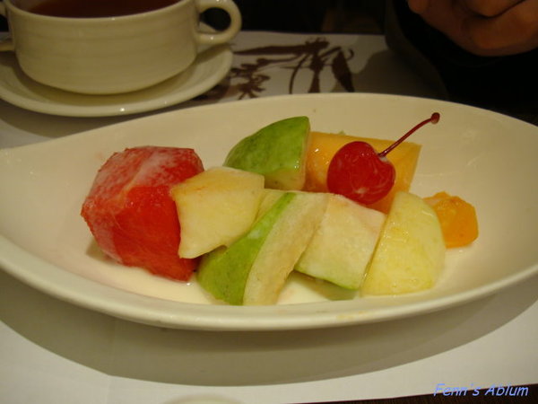 使用罐裝水果的優格沙拉.jpg