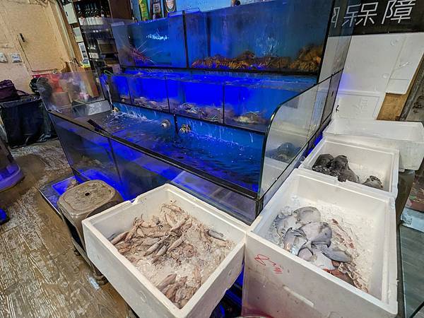 【基隆信義區】金牌三姊妹活海產餐廳 | 基隆在地活海產熱炒，