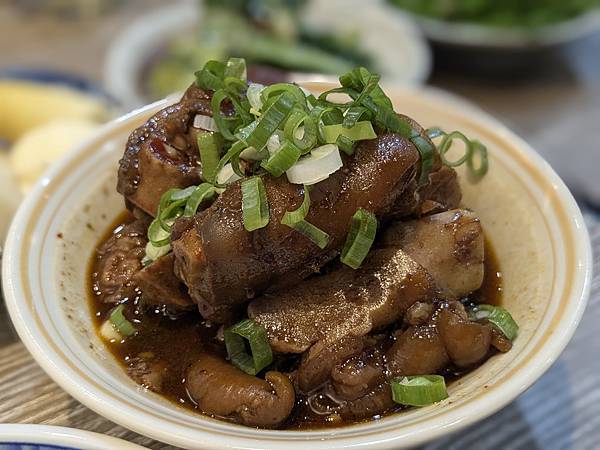 【台北中山】胖老闆誠意肉粥 | 宵夜來碗熱粥搭配麻辣豬腳跟炸