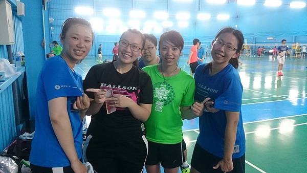 20160521必勝客去新中隊_苾瑩慧雯雅婷小金