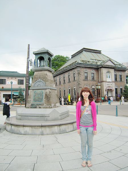 對面有蒸氣鐘還有音樂和博物館