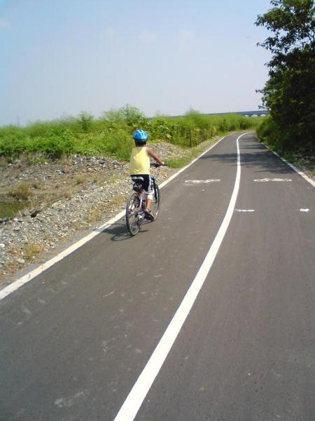 回程路上特別去騎腳踏車專用道