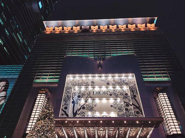 Dior 全球唯一的聖誕樹就在台北101,還不快手刀出發~