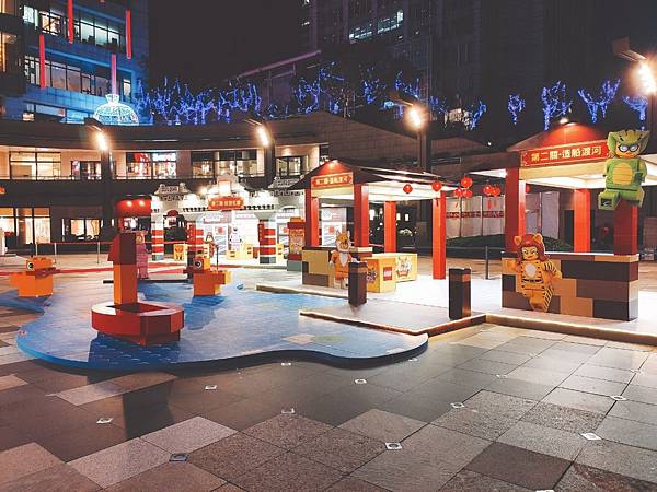 以「樂高玩偶」視角拍照打卡,就在信義區統一時代百貨!