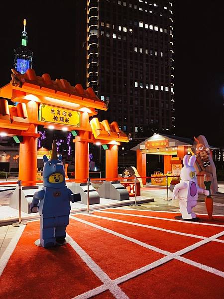 以「樂高玩偶」視角拍照打卡,就在信義區統一時代百貨!