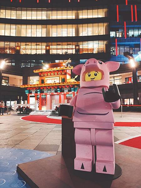 以「樂高玩偶」視角拍照打卡,就在信義區統一時代百貨!