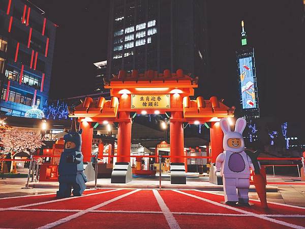 以「樂高玩偶」視角拍照打卡,就在信義區統一時代百貨!
