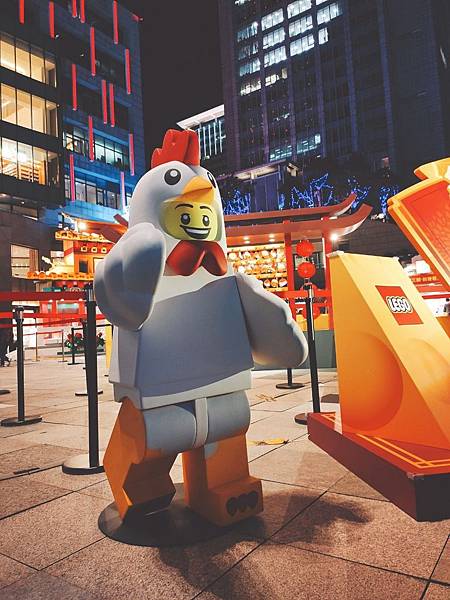 以「樂高玩偶」視角拍照打卡,就在信義區統一時代百貨!