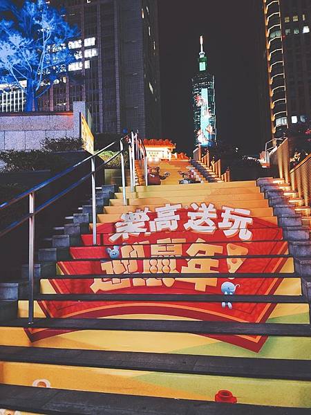 以「樂高玩偶」視角拍照打卡,就在信義區統一時代百貨!