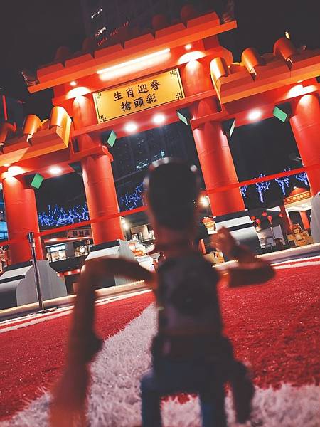 以「樂高玩偶」視角拍照打卡,就在信義區統一時代百貨!