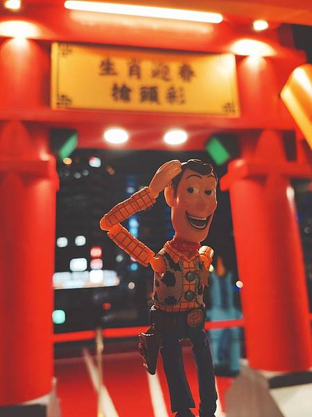 以「樂高玩偶」視角拍照打卡,就在信義區統一時代百貨!