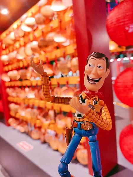 以「樂高玩偶」視角拍照打卡,就在信義區統一時代百貨!