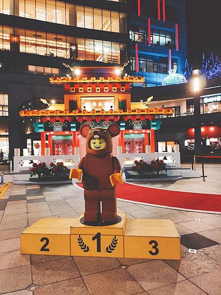 以「樂高玩偶」視角拍照打卡,就在信義區統一時代百貨!