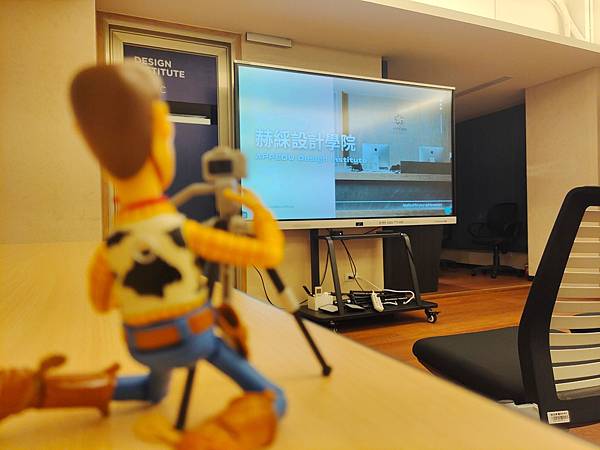 想開始斜槓人生，赫綵設計學院陪你一起~