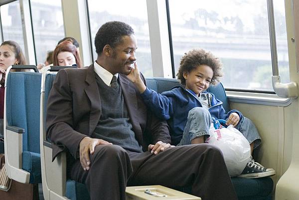 still-of-will-smith-and-jaden-smith-in-jakten-på-lycka-(2006)-large-picture.jpg