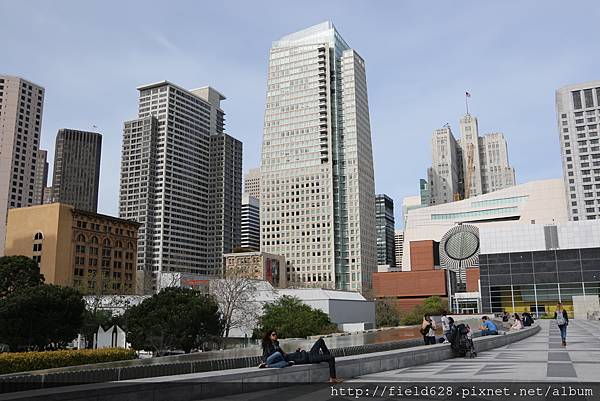 AAD會場Moscone center旁就是Yerba Buena Gardens芳草地花園