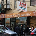 金門餅家，幾乎都是華人在排，路過的外國人一直很疑惑的看著我們