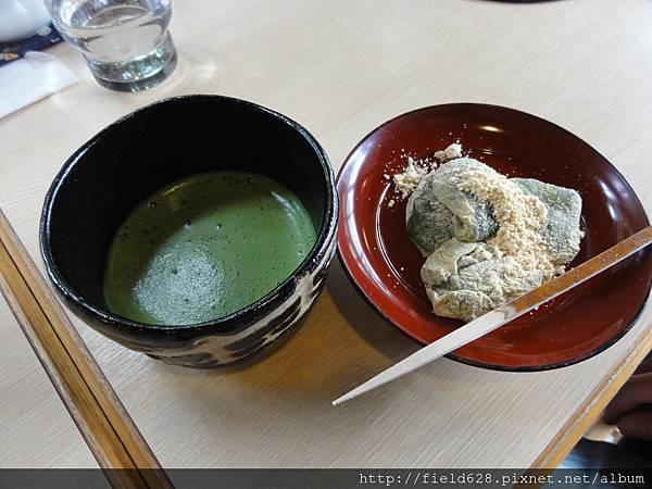 草蕨餅配抹茶