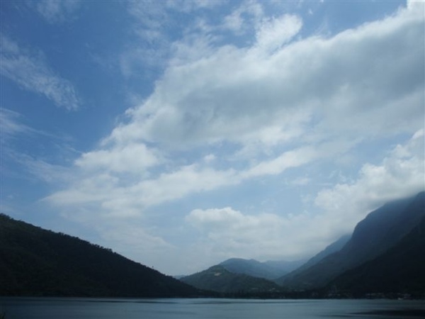 鯉魚潭的山雨天