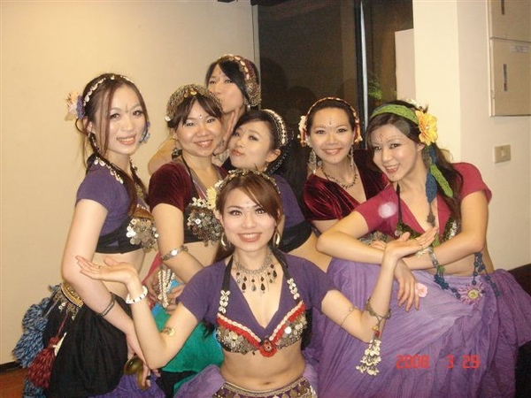 20080329_Tribal Hafla高雄站-城市光廊 表演前 團照.JPG