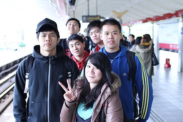 合照:) 合照:)