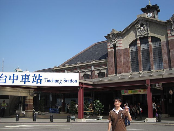 台中車站-小弟合照-1.JPG 台中車站-小弟合照-1.JPG