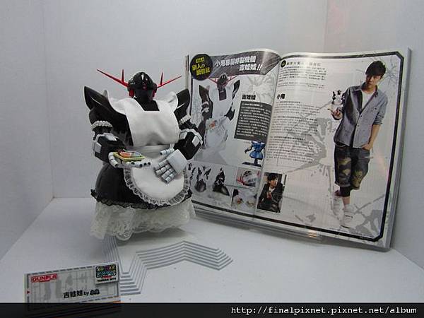 Gunpla EXPO 2011-COOL_with_鋼彈-小鬼作品.jpg Gunpla EXPO 2011-COOL_with_鋼彈-小鬼作品.jpg