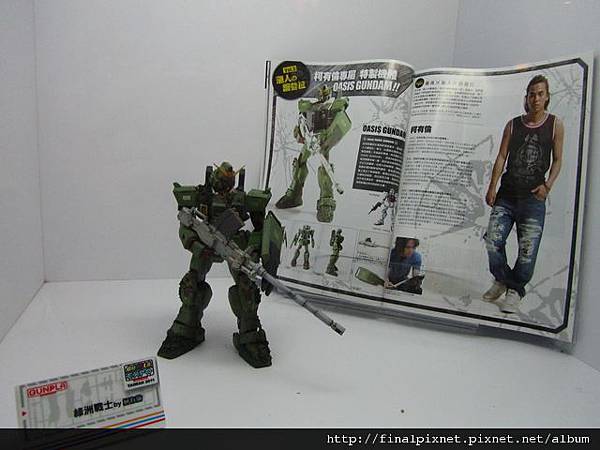 Gunpla EXPO 2011-COOL_with_鋼彈-柯有倫作品.jpg