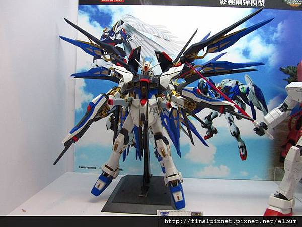 Gunpla EXPO 2011-場外-PG-攻擊自由.jpg