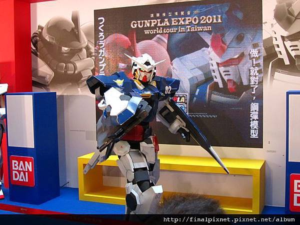 Gunpla EXPO 2011-會場-真人鋼彈.jpg