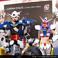 Gunpla EXPO 2011-會場-真人鋼彈+鋼彈娘-6.jpg