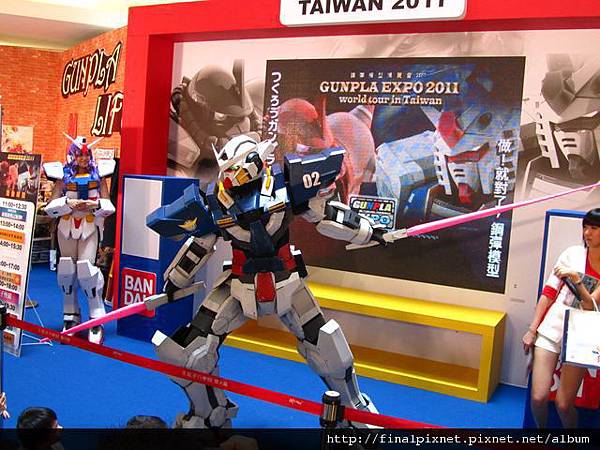 Gunpla EXPO 2011-會場-真人鋼彈-9.jpg