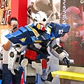 Gunpla EXPO 2011-會場-真人鋼彈-10.jpg