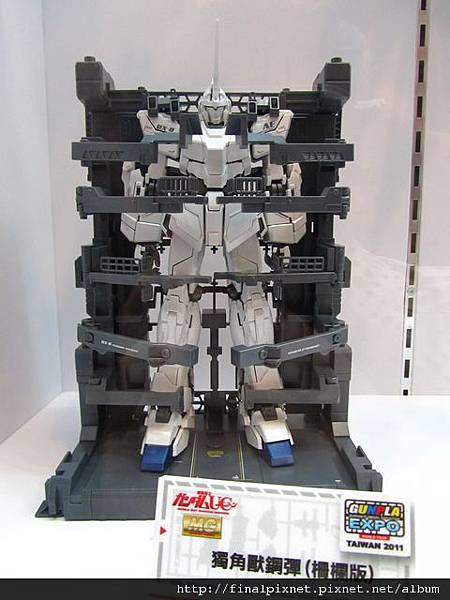 Gunpla EXPO 2011-鋼彈UC系列-獨角未出閘.jpg