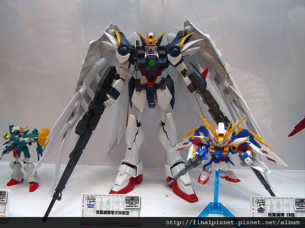 Gunpla EXPO 2011-鋼彈W系列-天使+BB飛翼.jpg