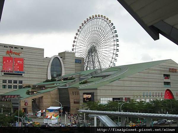 Gunpla EXPO 2011-劍南路站-出站就能看到美麗華.jpg Gunpla EXPO 2011-劍南路站-出站就能看到美麗華.jpg
