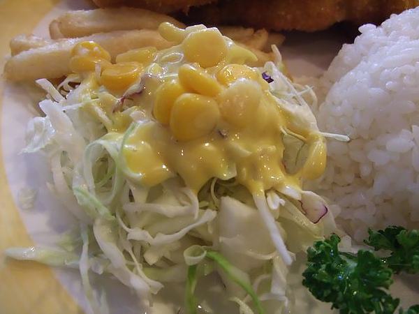 第1日午餐-1970香港故事-雞豬雙拚醬燒咖哩飯-沙拉.jpg 第1日午餐-1970香港故事-雞豬雙拚醬燒咖哩飯-沙拉.jpg